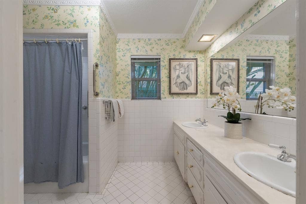 6950 Midcrest Drive, Dallas, TX 75254 6950 Midcrest Drive, Dallas, TX 75254