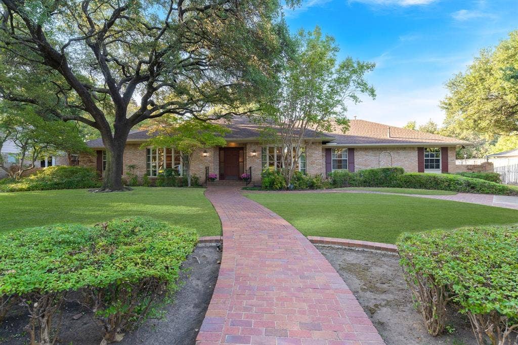 6950 Midcrest Drive, Dallas, TX 75254 Welcome home to 6950 Midcrest