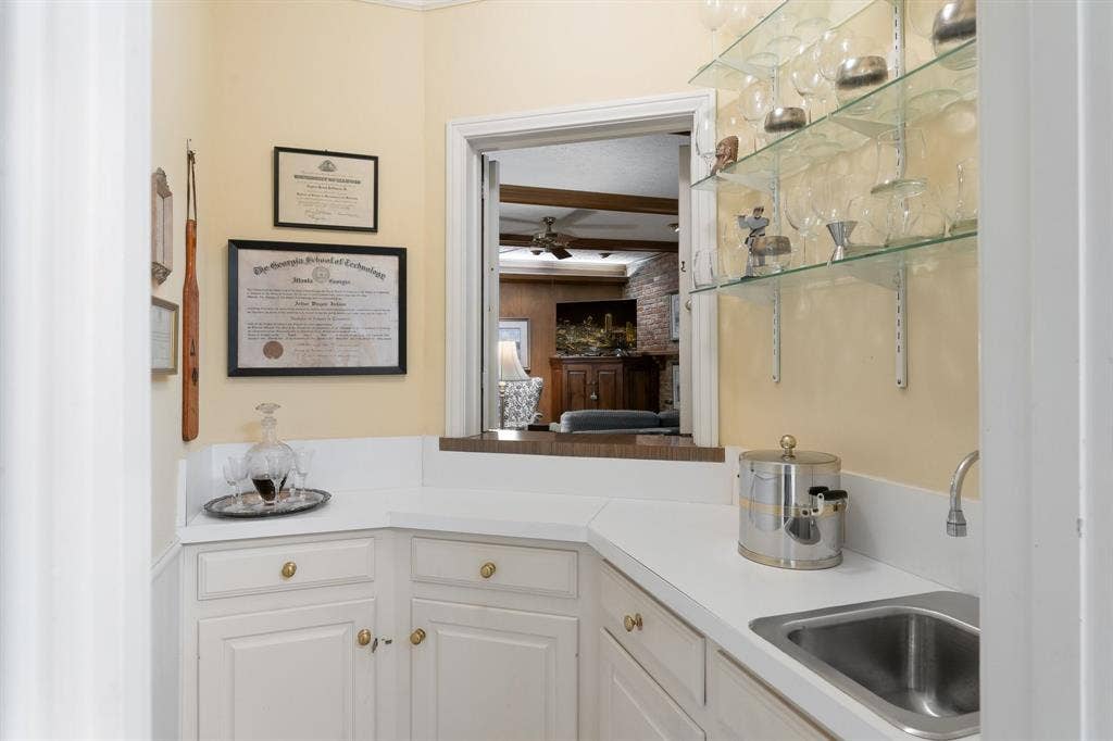 6950 Midcrest Drive, Dallas, TX 75254 Wet Bar