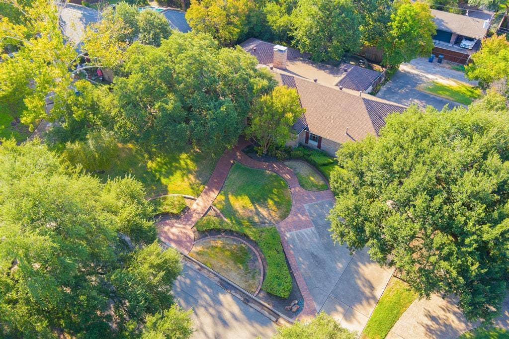 6950 Midcrest Drive, Dallas, TX 75254 Aerial View showing extra parking in the front.