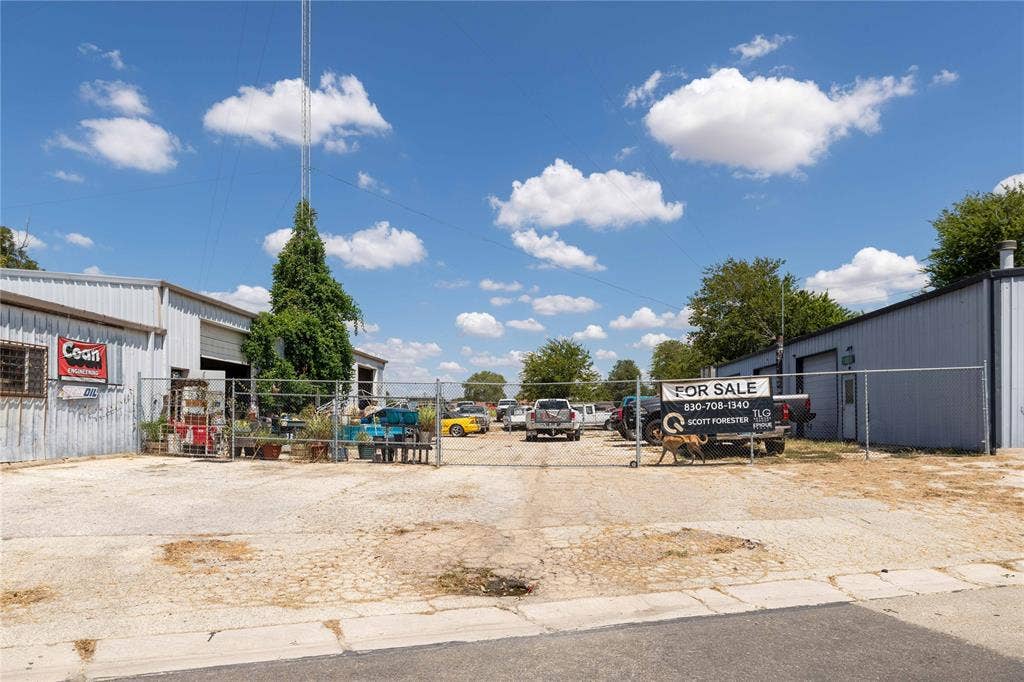 1000 E 2nd Avenue, Belton, TX 76513 1000 E 2nd Avenue, Belton, TX 76513