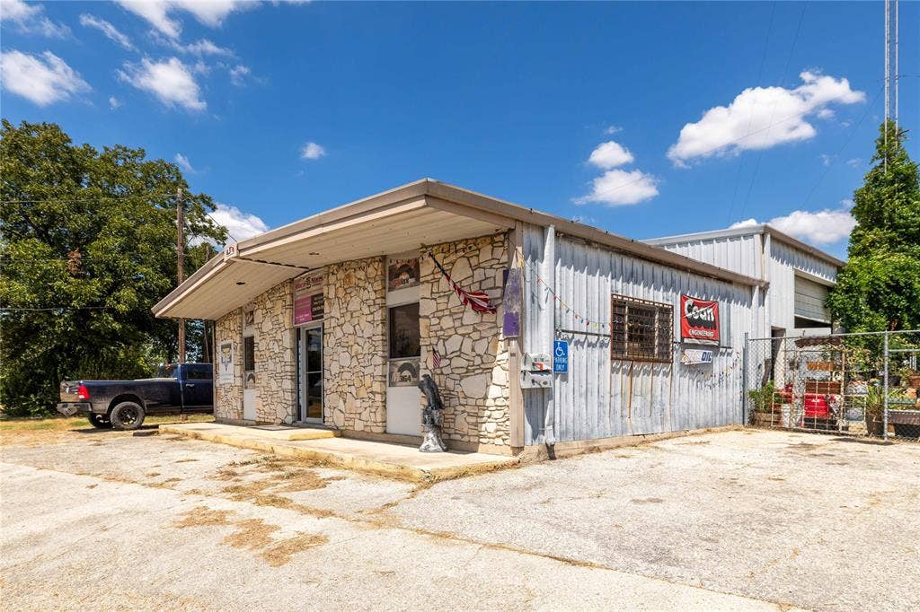 1000 E 2nd Avenue, Belton, TX 76513 1000 E 2nd Avenue, Belton, TX 76513