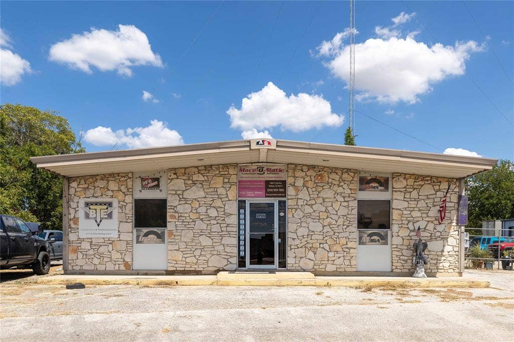 1000 E 2nd Avenue, Belton, TX 76513 1000 E 2nd Avenue, Belton, TX 76513