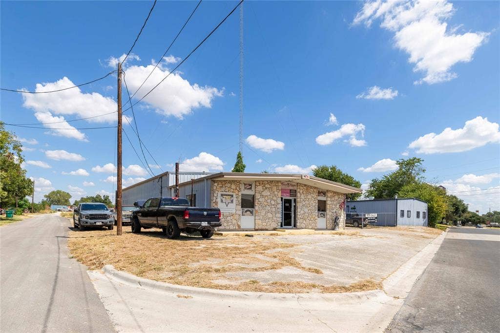 1000 E 2nd Avenue, Belton, TX 76513 1000 E 2nd Avenue, Belton, TX 76513
