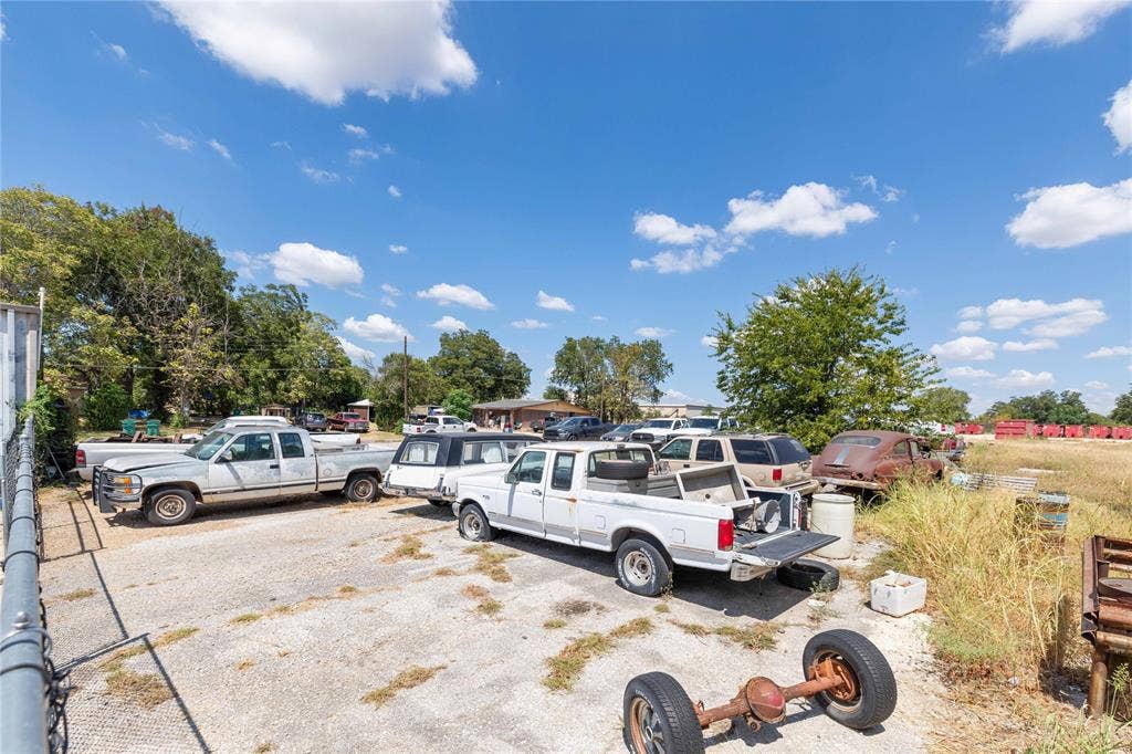 1000 E 2nd Avenue, Belton, TX 76513 1000 E 2nd Avenue, Belton, TX 76513