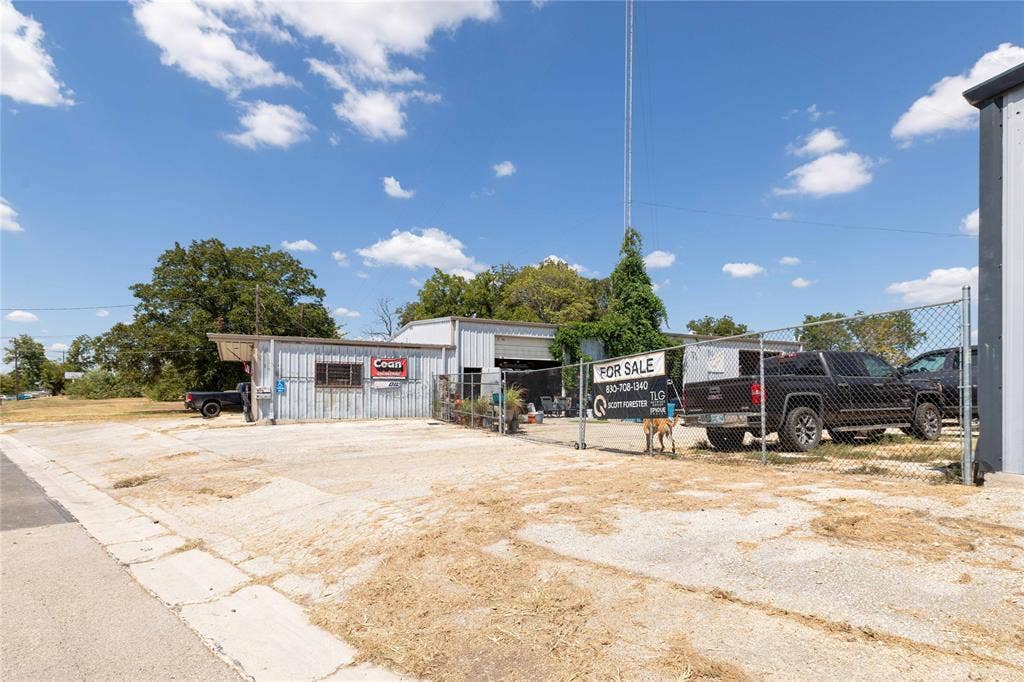 1000 E 2nd Avenue, Belton, TX 76513 1000 E 2nd Avenue, Belton, TX 76513