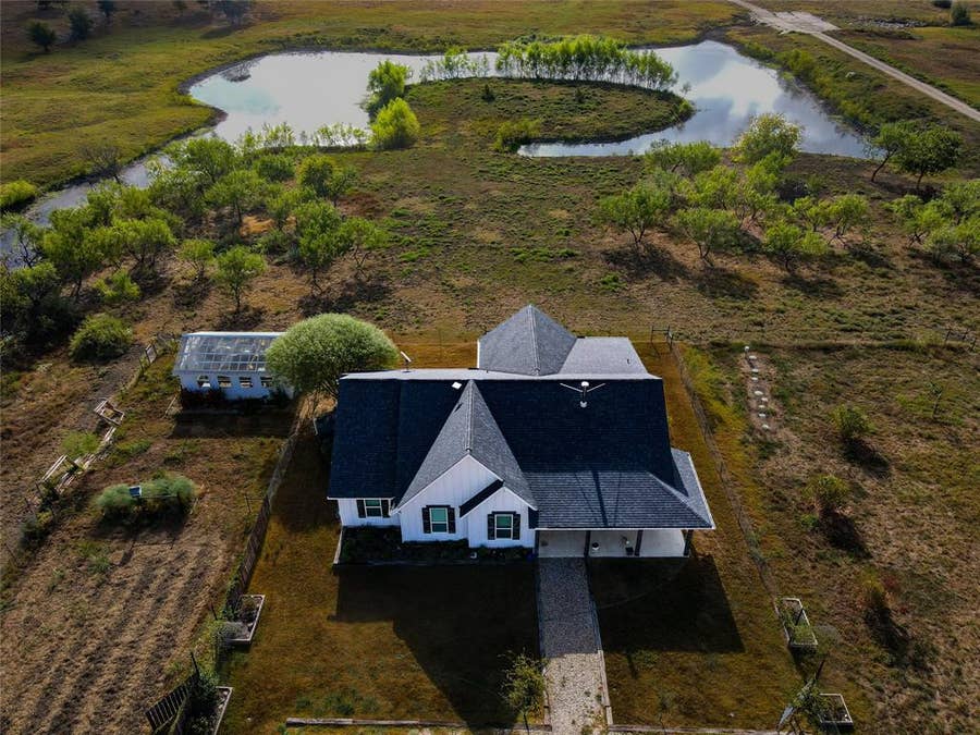 Property photo for 1028 County Road 108, Buckholts, TX