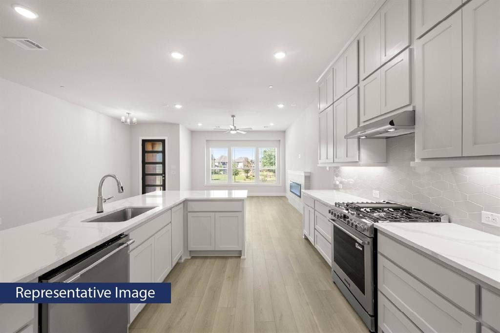 12727 Rutland Drive, Farmers Branch, TX 75234 Interior Image