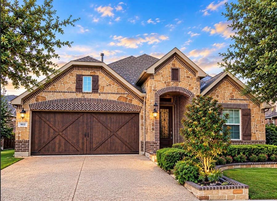 Property photo for 903 Dove Trail, Euless, TX