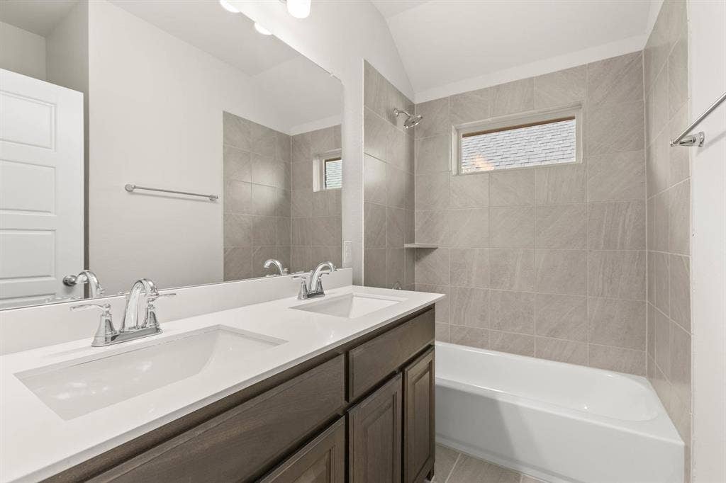 4348 Noble-Bathroom-1