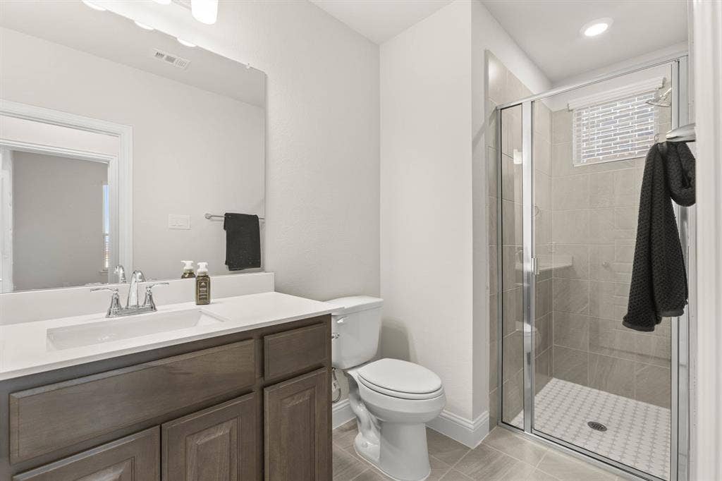 4348 Noble-Bathroom-2