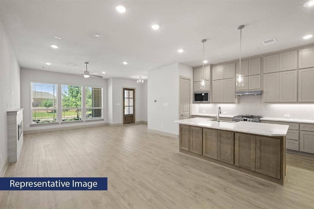 12730 Rutland Drive, Farmers Branch, TX 75234 Interior Image