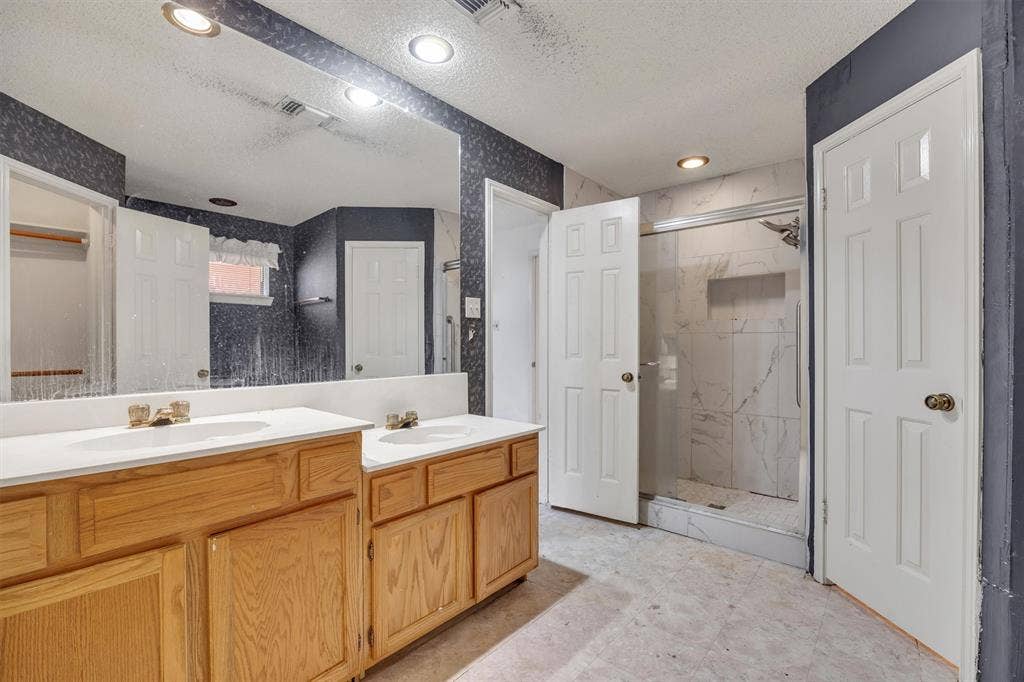 308 Clear Springs Drive, Mesquite, TX 75150
