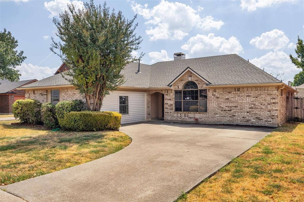 308 Clear Springs Drive, Mesquite, TX 75150