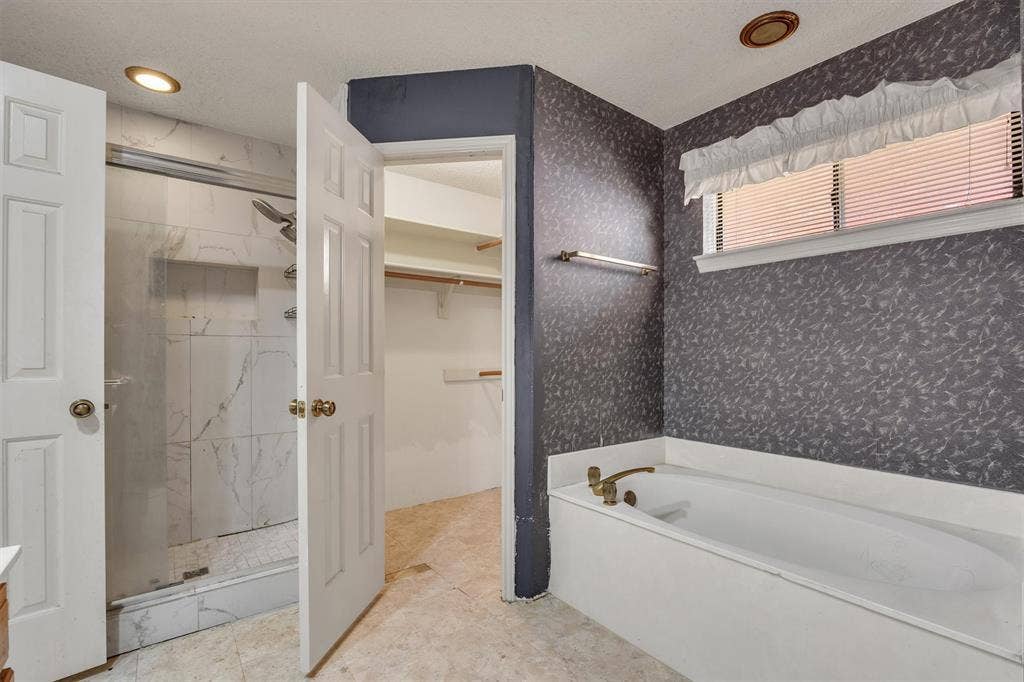 308 Clear Springs Drive, Mesquite, TX 75150
