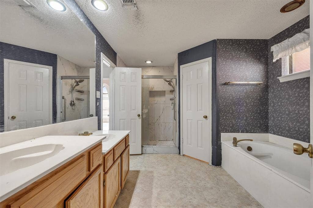 308 Clear Springs Drive, Mesquite, TX 75150