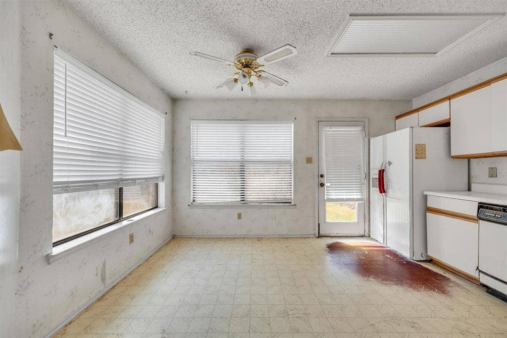308 Clear Springs Drive, Mesquite, TX 75150