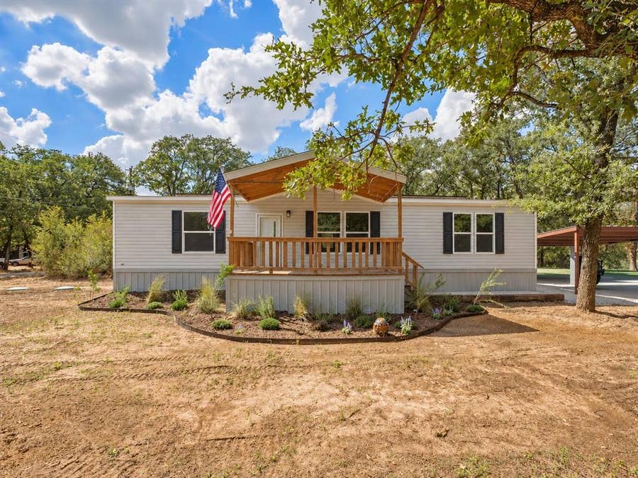 Property photo for 106 Summers Circle, Azle, TX