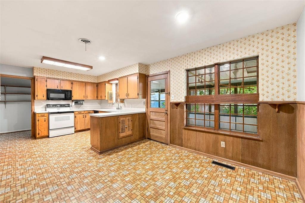 2113 La Porte, Waco, TX 76710 2113 La Porte, Waco, TX 76710
