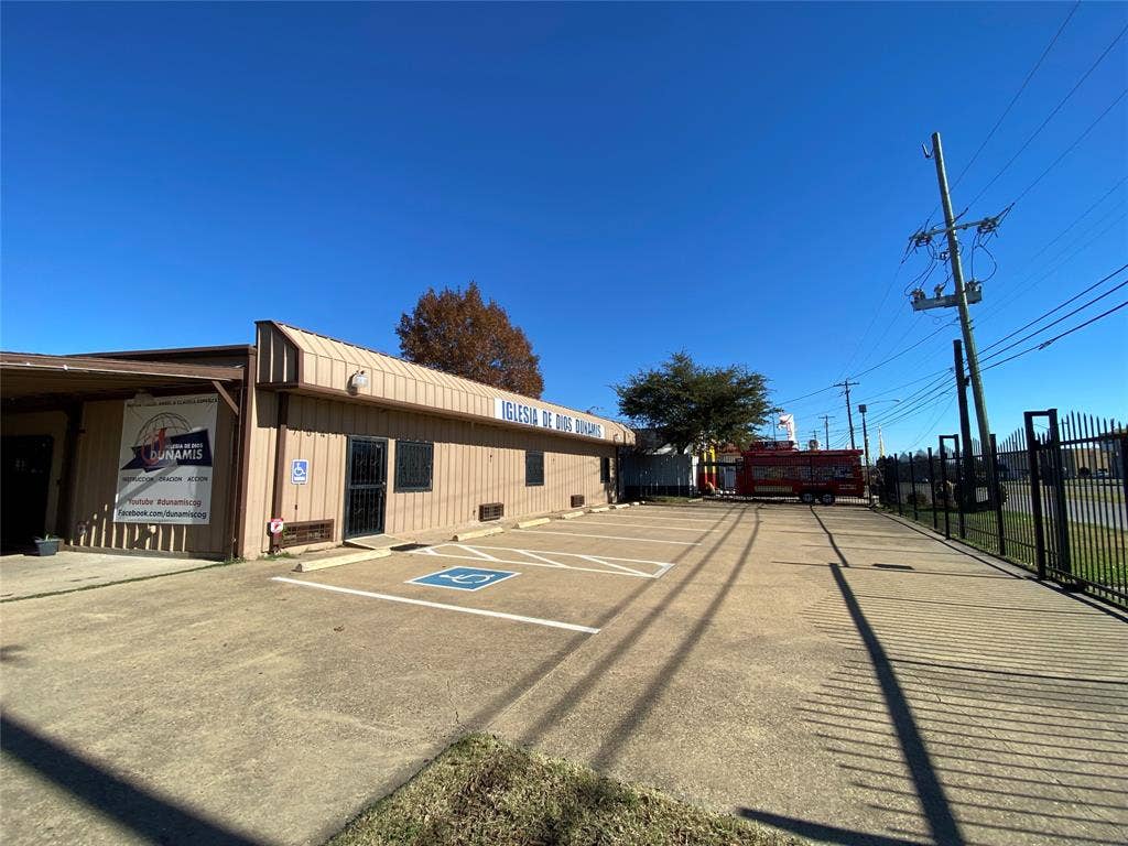 7041 Military Parkway, Dallas, TX 75227 View of parking / parking lot