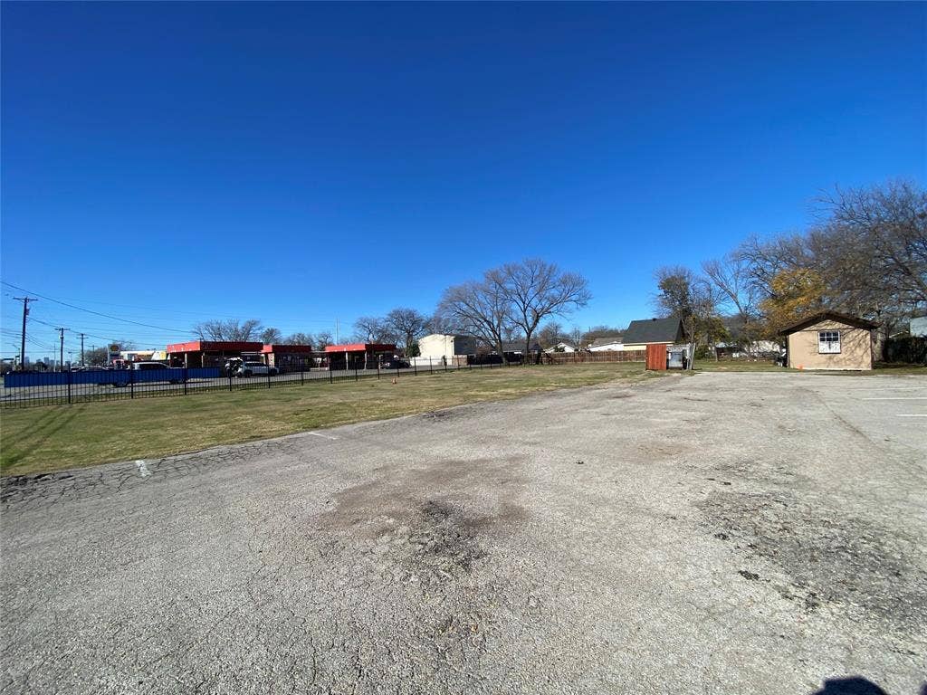 7041 Military Parkway, Dallas, TX 75227 View of road