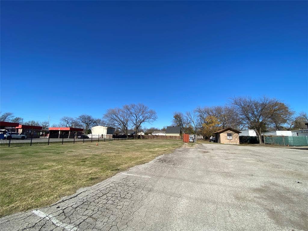 7041 Military Parkway, Dallas, TX 75227 7041 Military Parkway, Dallas, TX 75227