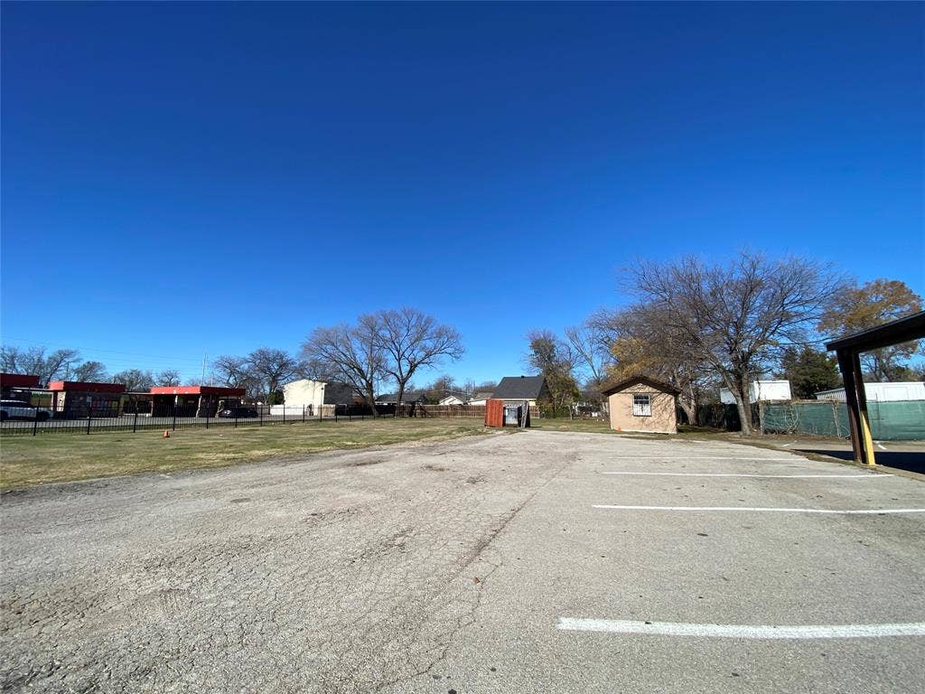 7041 Military Parkway, Dallas, TX 75227 View of parking