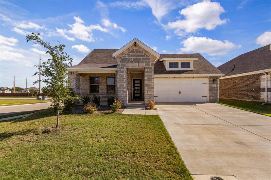 Property photo for 2013 Bronco Drive, Seagoville, TX