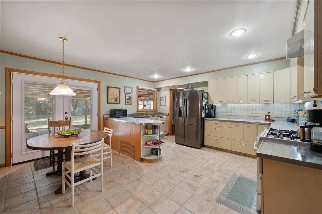 708 S Palestine Street, Athens, TX 75751 708 S Palestine Street, Athens, TX 75751