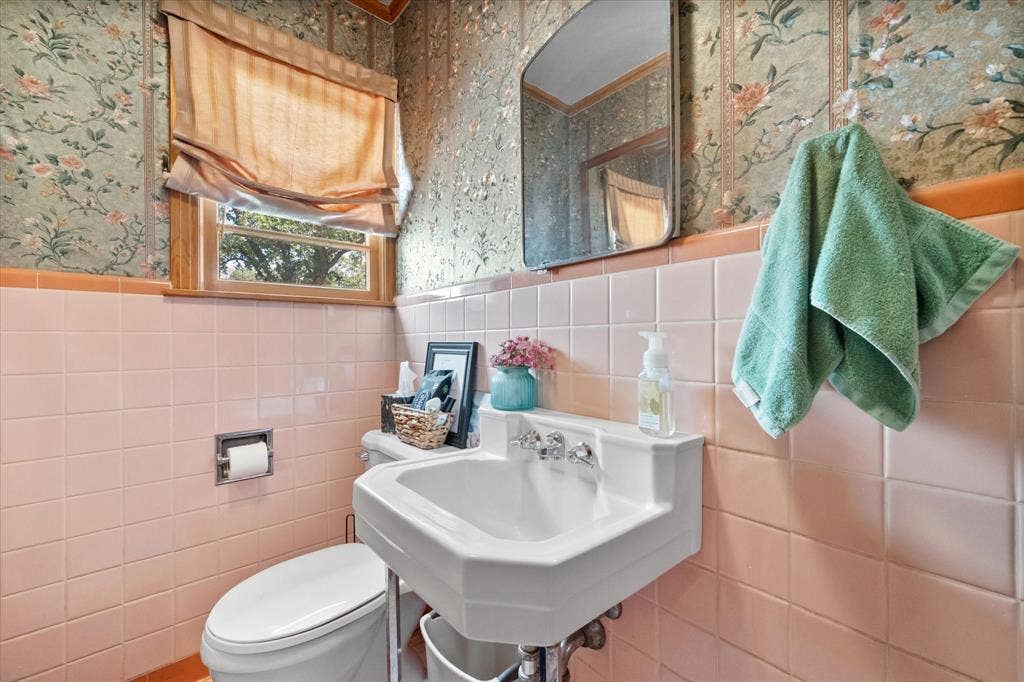 708 S Palestine Street, Athens, TX 75751 708 S Palestine Street, Athens, TX 75751