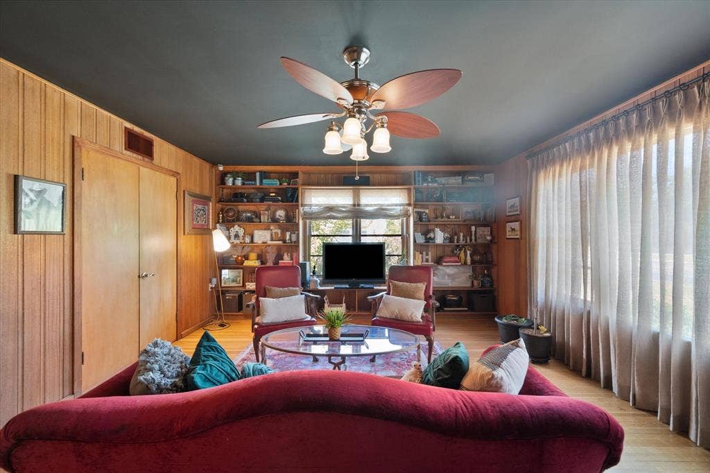 708 S Palestine Street, Athens, TX 75751 708 S Palestine Street, Athens, TX 75751