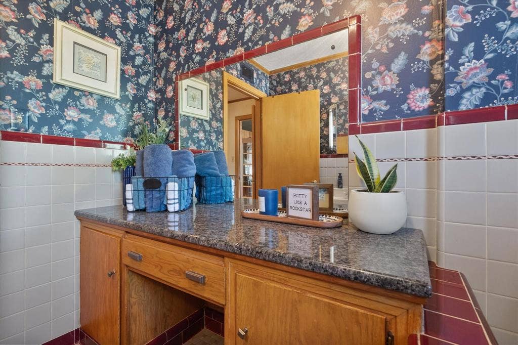 708 S Palestine Street, Athens, TX 75751 708 S Palestine Street, Athens, TX 75751