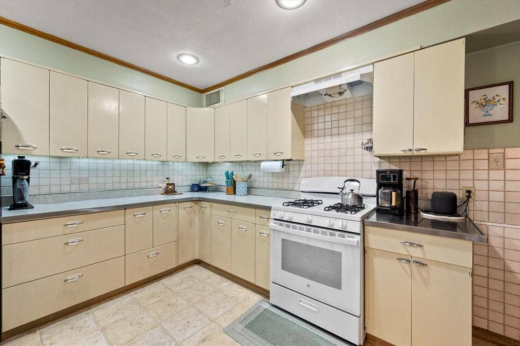 708 S Palestine Street, Athens, TX 75751 708 S Palestine Street, Athens, TX 75751