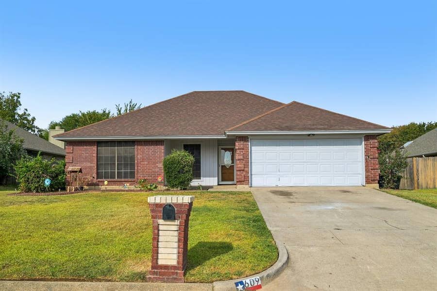Property photo for 609 Ruth Drive, Kennedale, TX