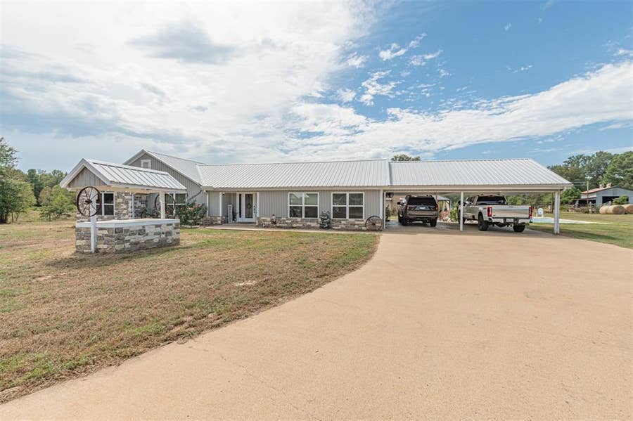 Property photo for 2162 Blackburn Road, Diana, TX