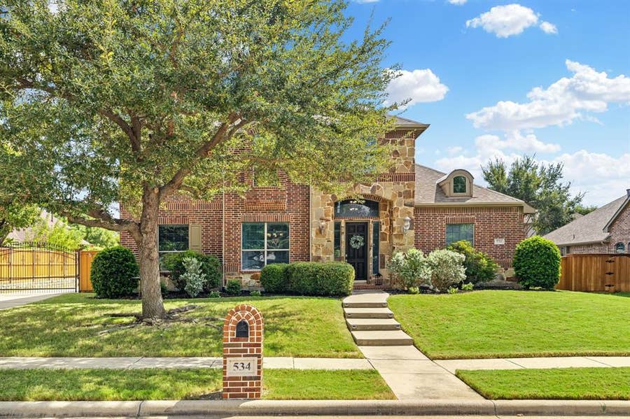 Property photo for 534 Waters Edge Way, Murphy, TX