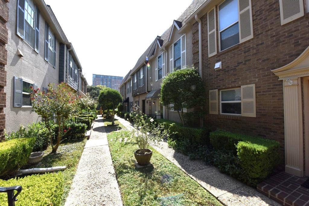 2727 Shelby Avenue, #M, Dallas, TX 75219 2727 Shelby Avenue, #M, Dallas, TX 75219
