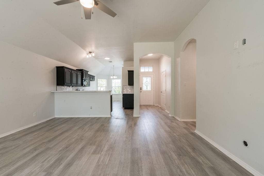 912 Hidden Oaks Drive, Burleson, TX 76028