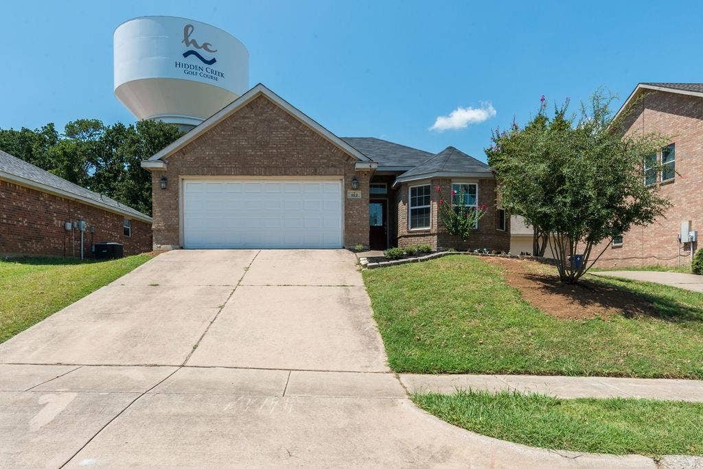 912 Hidden Oaks Drive, Burleson, TX 76028