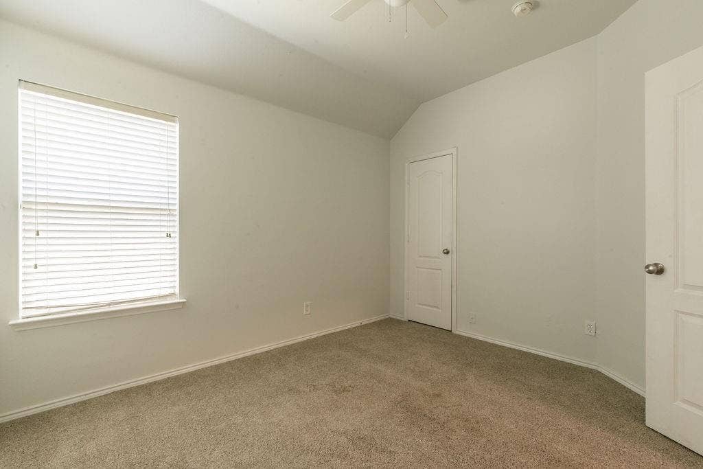 912 Hidden Oaks Drive, Burleson, TX 76028