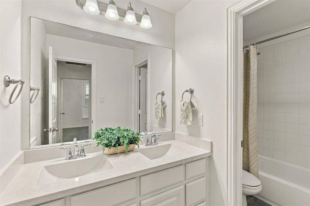 1121 Bryce Canyon Drive, Celina, TX 75009 Second floor bathroom