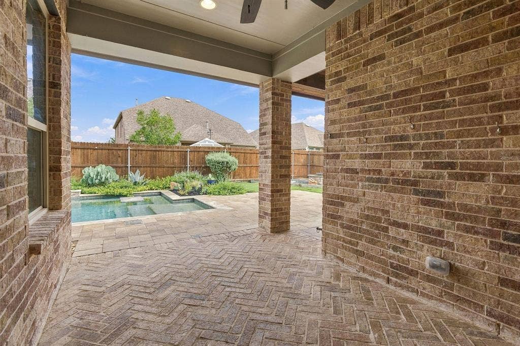 1121 Bryce Canyon Drive, Celina, TX 75009 Covered porch area
