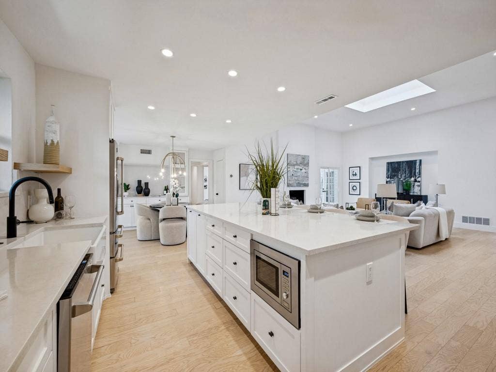 16810 Deer Park Drive, Dallas, TX 75248 16810 Deer Park Drive, Dallas, TX 75248