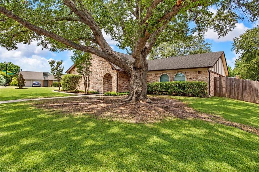 Property photo for 3824 Sugar Ridge Road, Fort Worth, TX