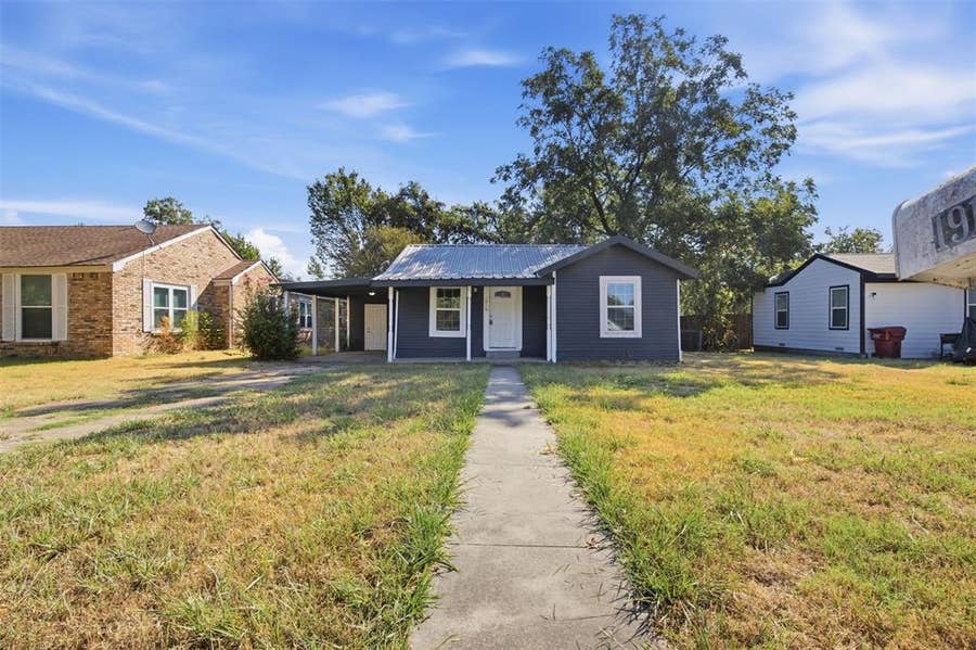 Property photo for 1916 Liberty Street, Bonham, TX