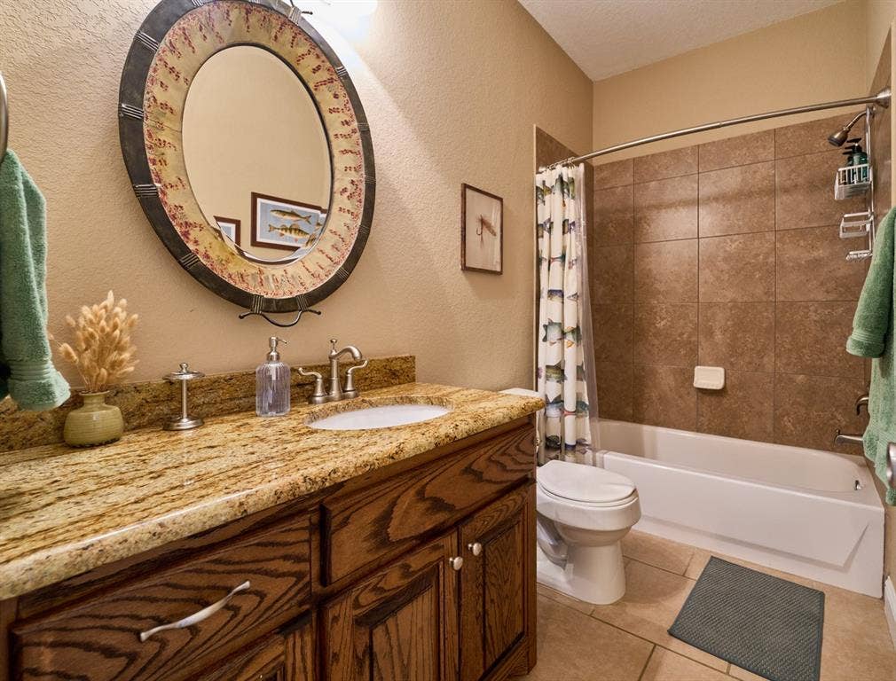 182 Oak Hills Drive, Mabank, TX 75156 182 Oak Hills Drive, Mabank, TX 75156