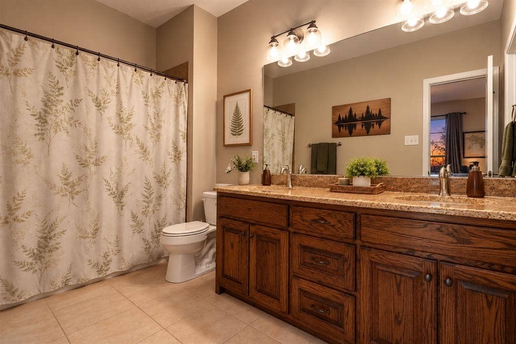 182 Oak Hills Drive, Mabank, TX 75156 182 Oak Hills Drive, Mabank, TX 75156