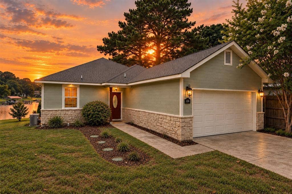 182 Oak Hills Drive, Mabank, TX 75156 182 Oak Hills Drive, Mabank, TX 75156