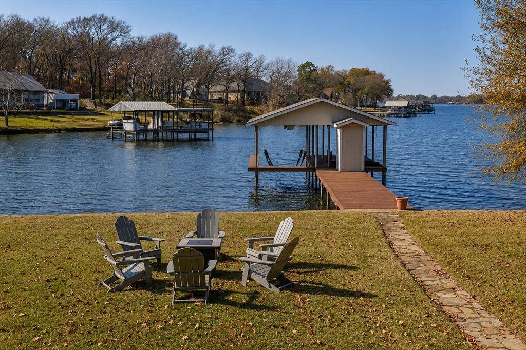 182 Oak Hills Drive, Mabank, TX 75156 182 Oak Hills Drive, Mabank, TX 75156