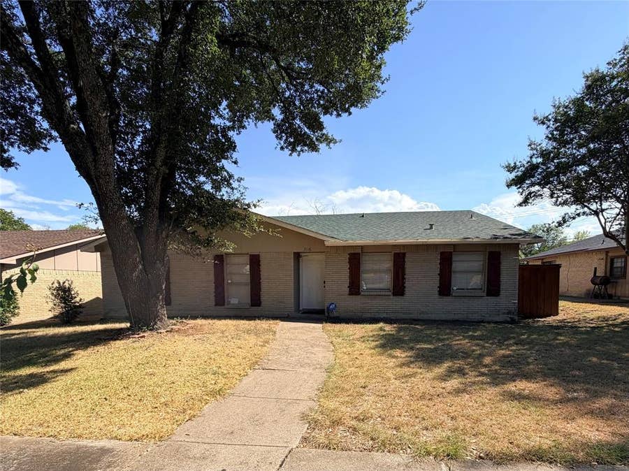 Property photo for 7116 Chinaberry Road, Dallas, TX